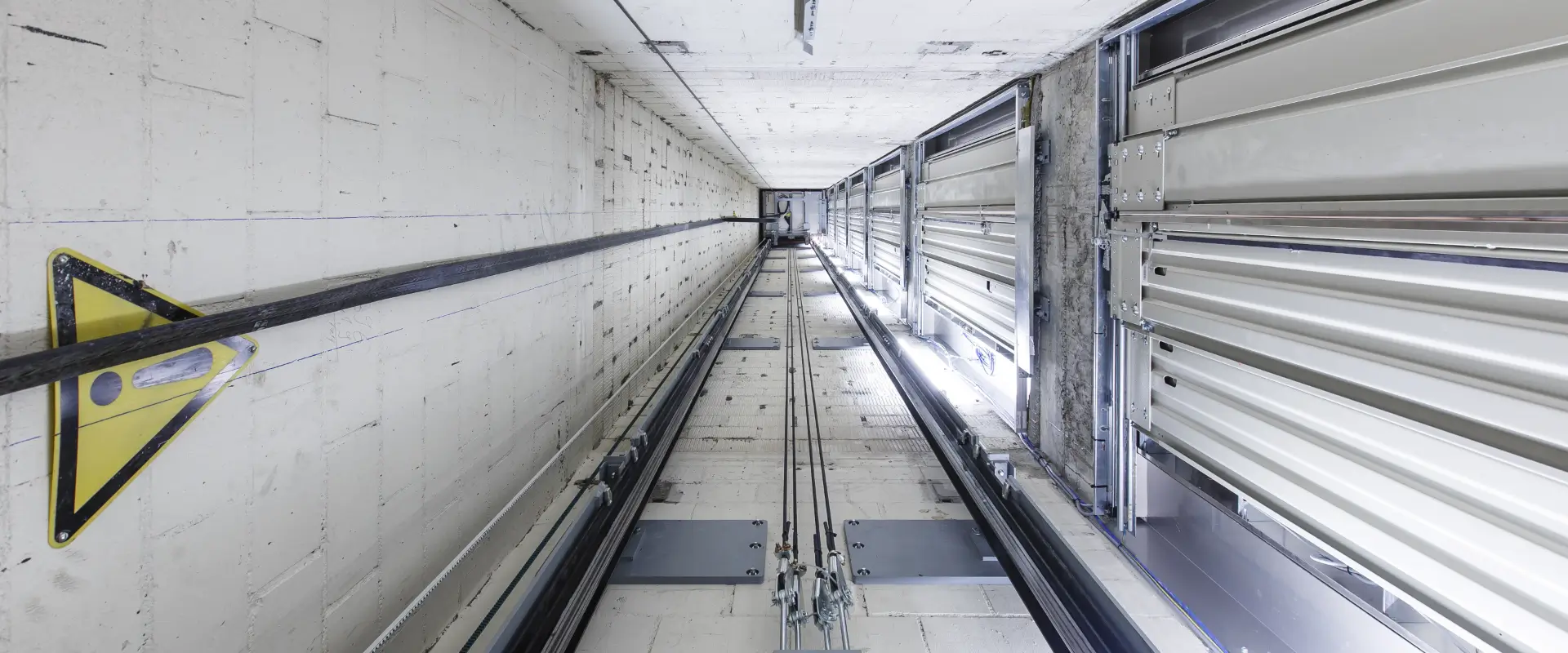 elevator-inside-shaft-teknic